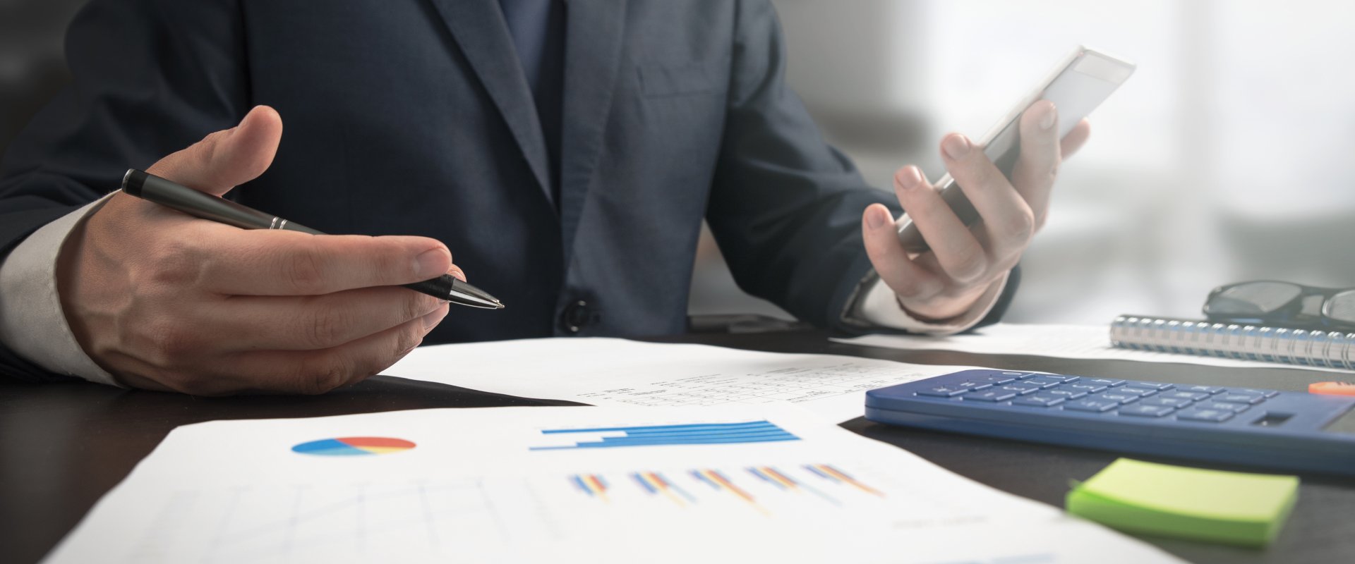 제품 문의 및 상담 배경 이미지